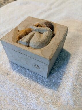 Willow Tree Carved Resin Keepsake Box with Dog- Cream & Brown